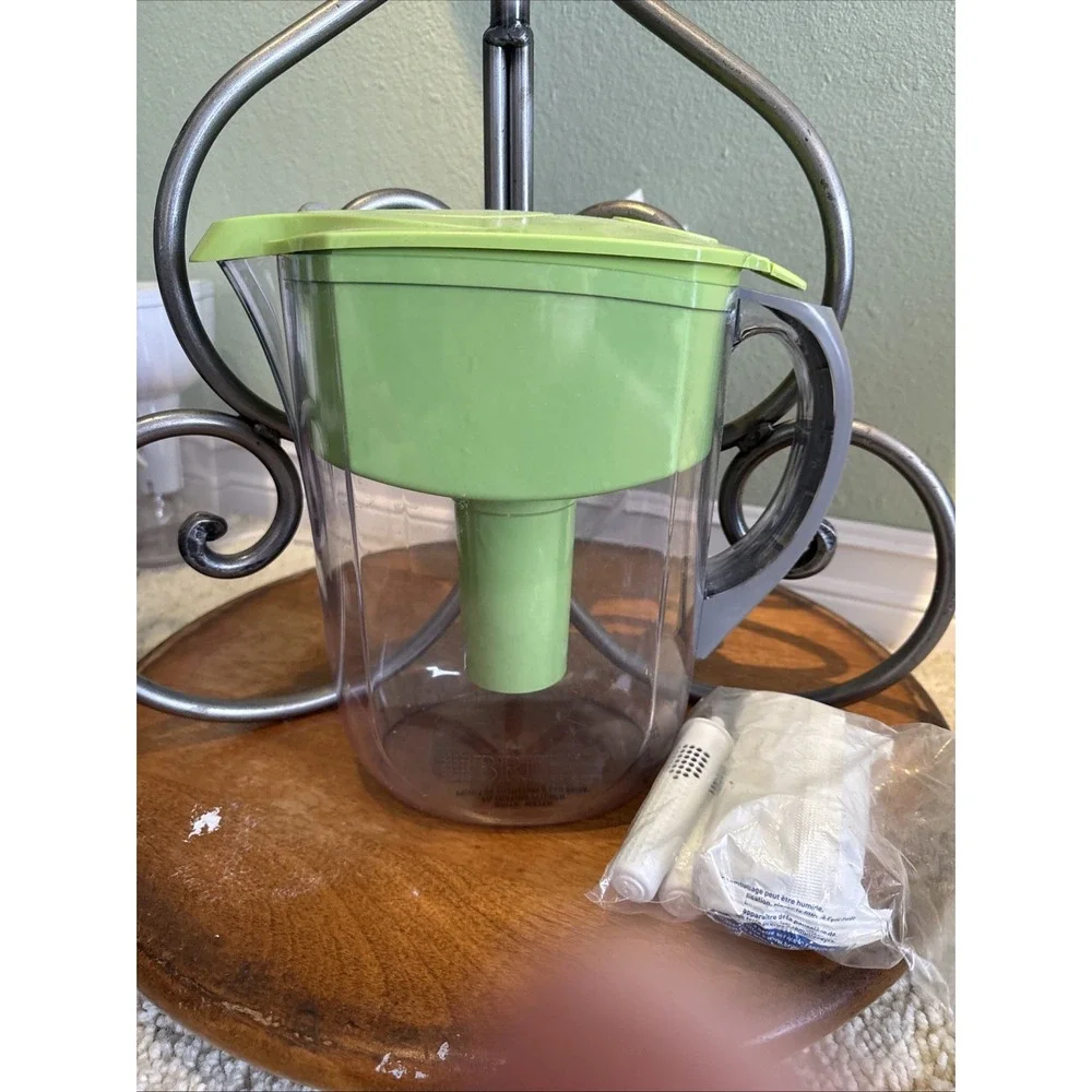 Brita Grand Water Filtration 10 Cup Green Top Water Pitcher  W/ 3 new filters